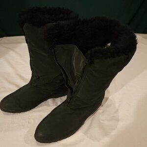Like-New Black 10" high Snow Boots, size 10 but runs small